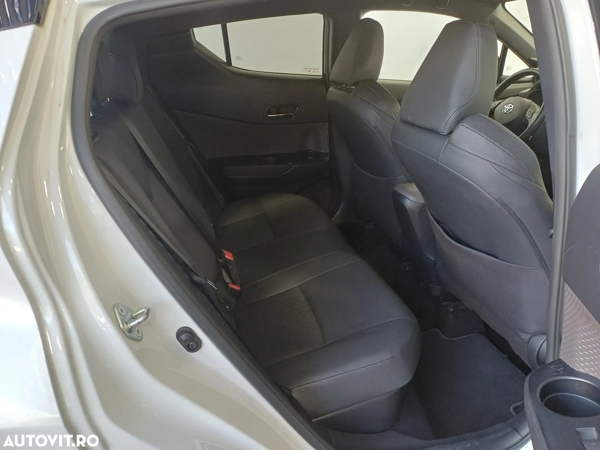 Toyota C-HR 2.0 HSD 184 CP 4x2 CVT Classy Bi-Tone - 26