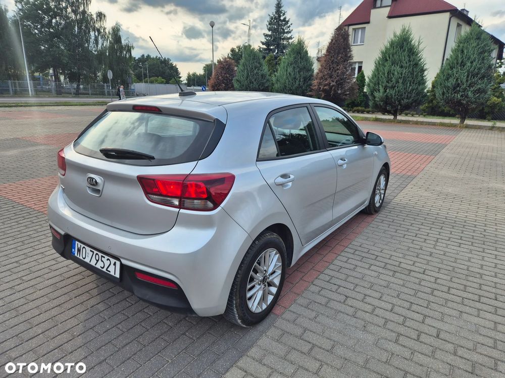 Kia Rio 1.2 L - 3