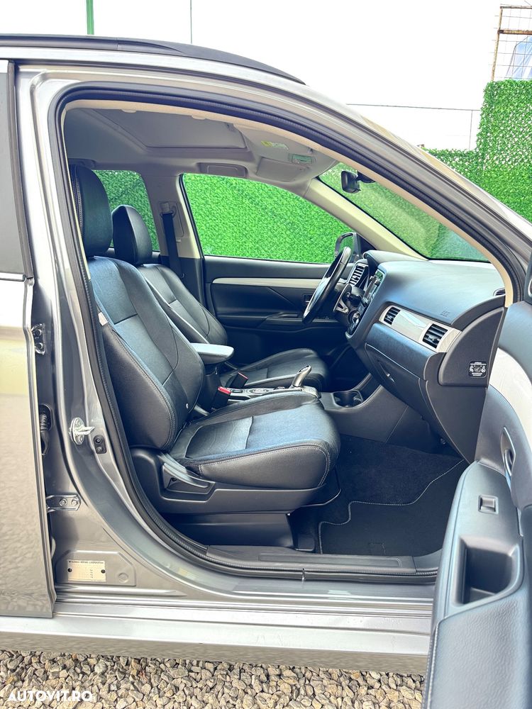 Mitsubishi Outlander 2.0 4WD Plug-In Hybrid Plus - 11