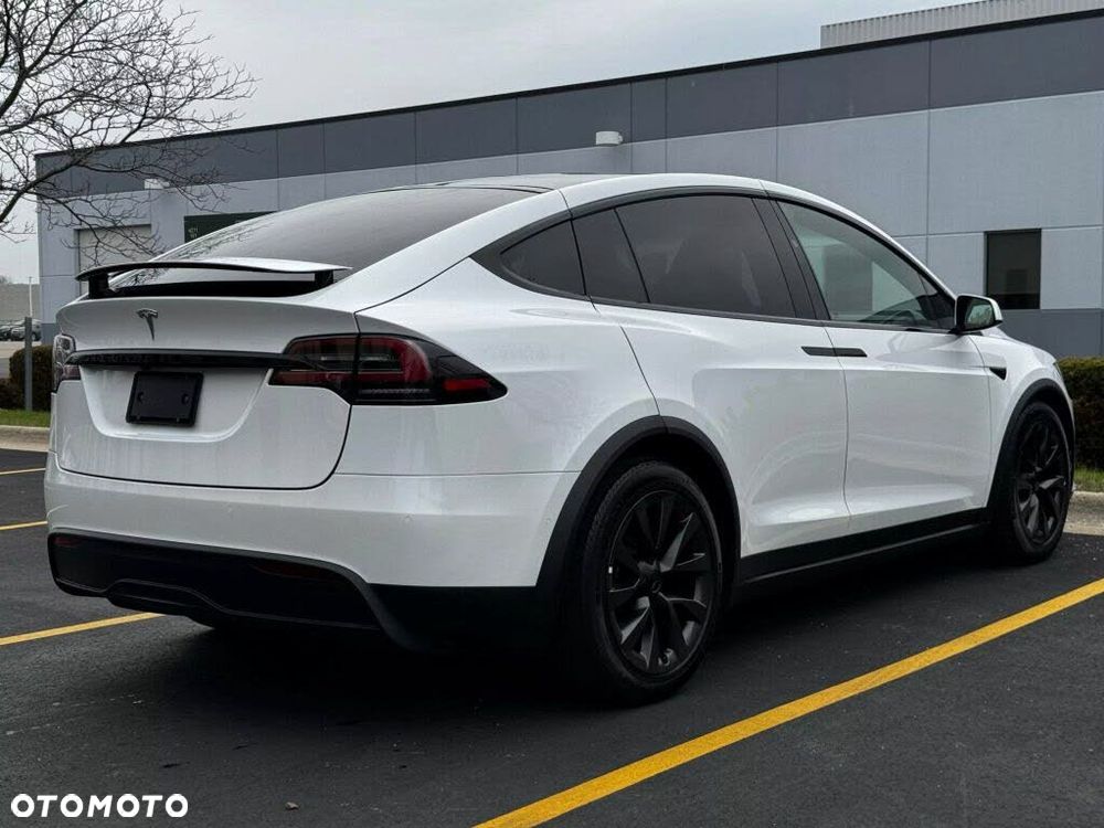 Tesla Model X - 7