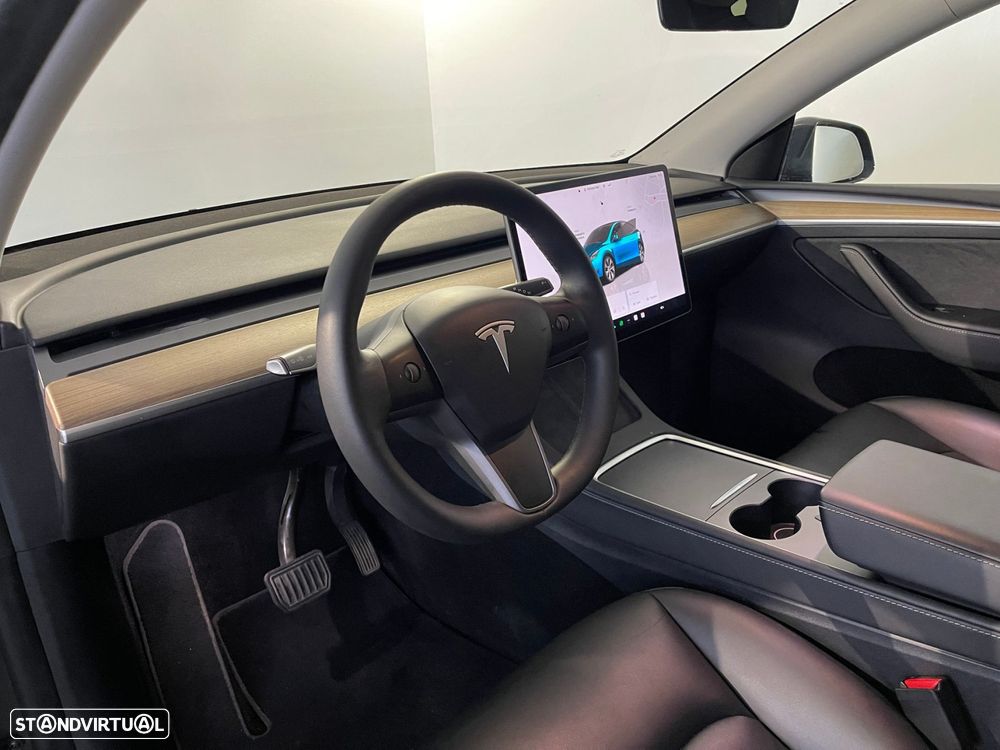 Tesla Model Y Long Range Dual Motor AWD - 13