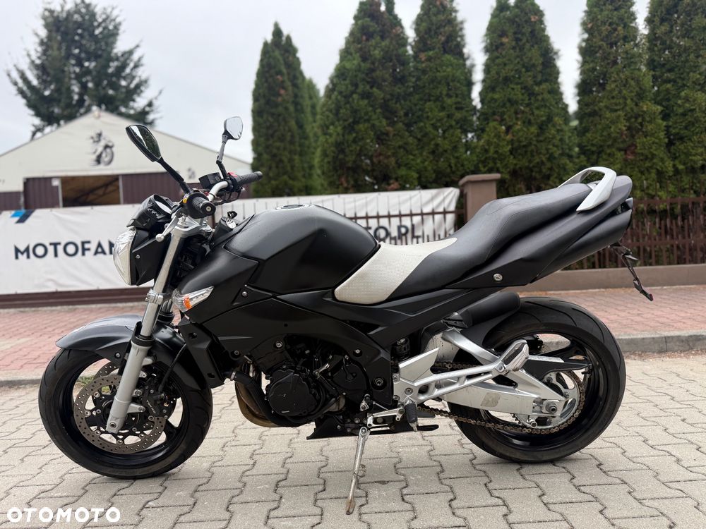 Suzuki GSR - 18