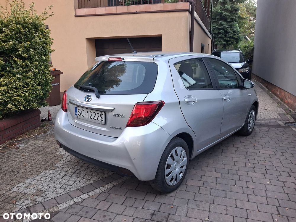 Toyota Yaris Hybrid 100 Active EU6 - 3