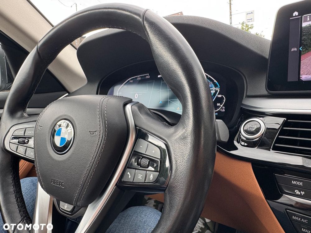 BMW Seria 5 520e M Sport sport - 28