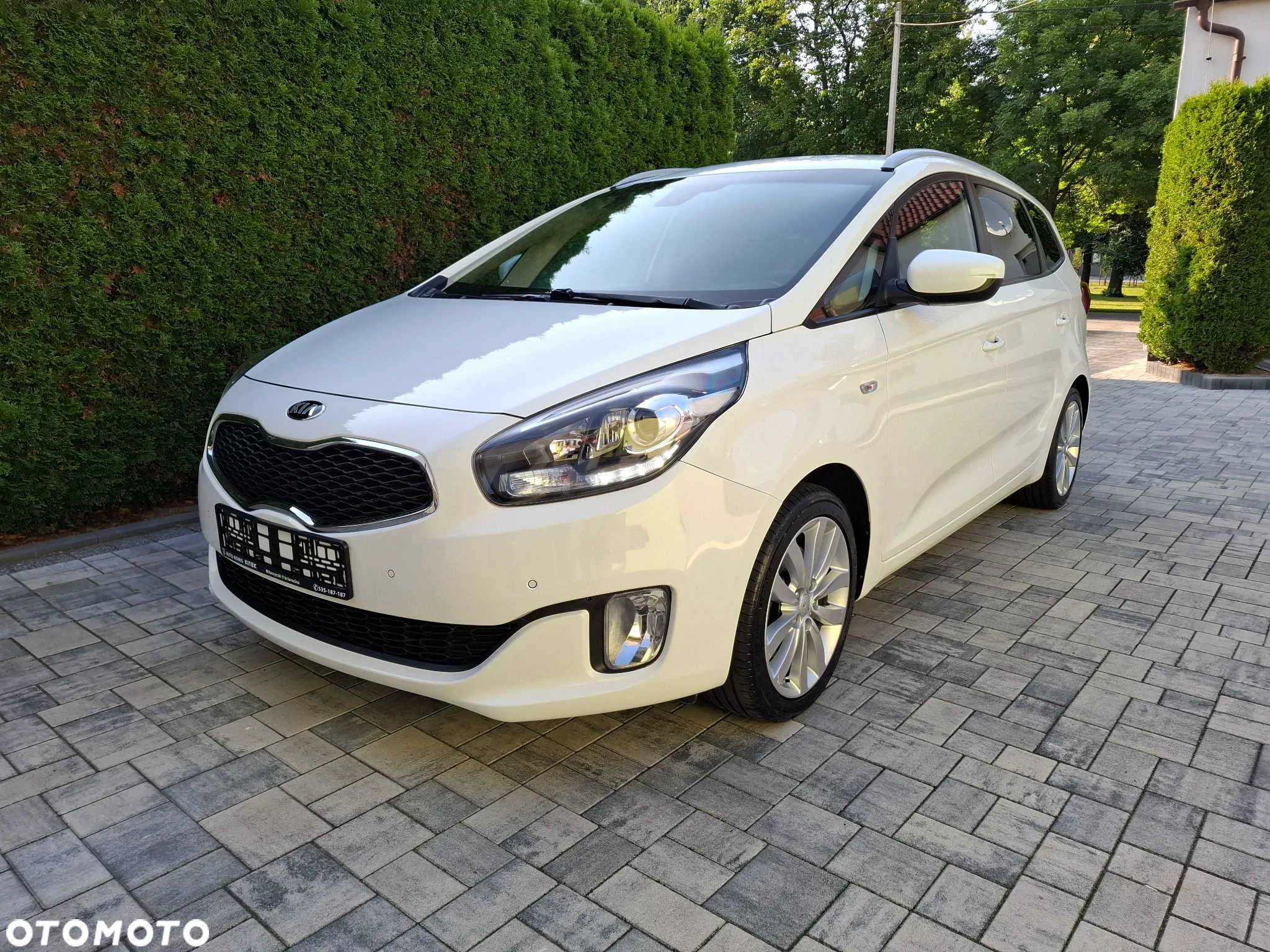Kia Carens - 5