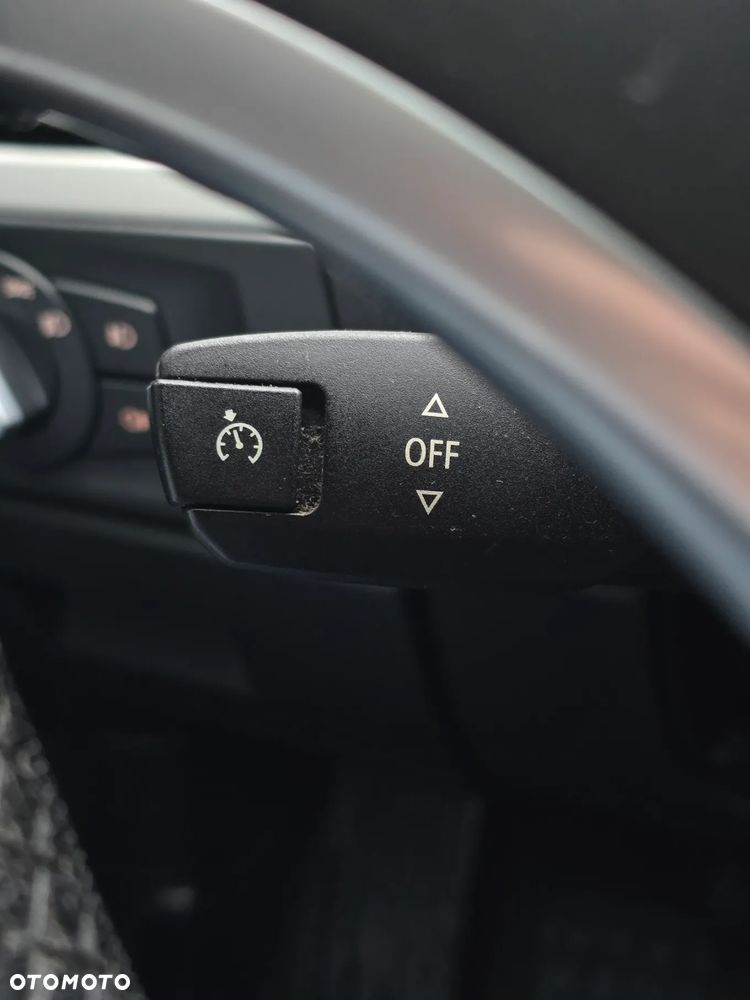 BMW Seria 3 330i xDrive Edition Sport - 33