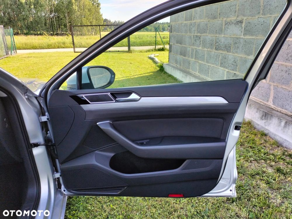 Volkswagen Passat 2.0 TDI SCR DSG - 14