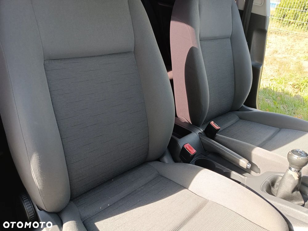 Volkswagen Golf - 28