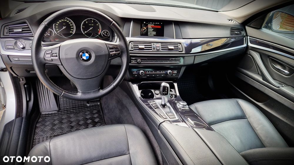 BMW Seria 5 525d - 25