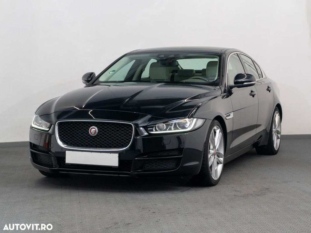 Jaguar XE - 1