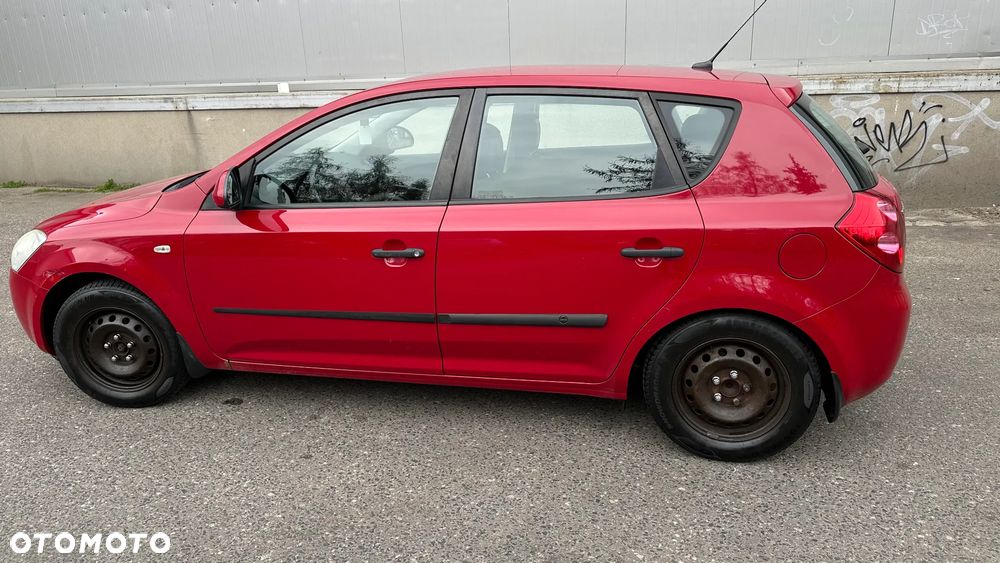Kia Ceed - 28