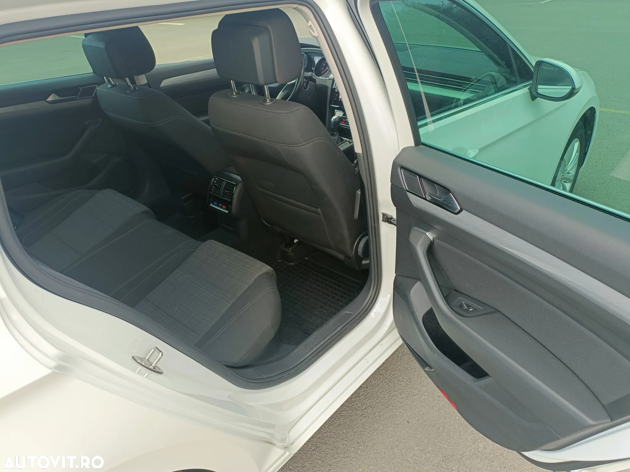 Volkswagen Passat Variant 2.0 TDI SCR DSG Business - 16