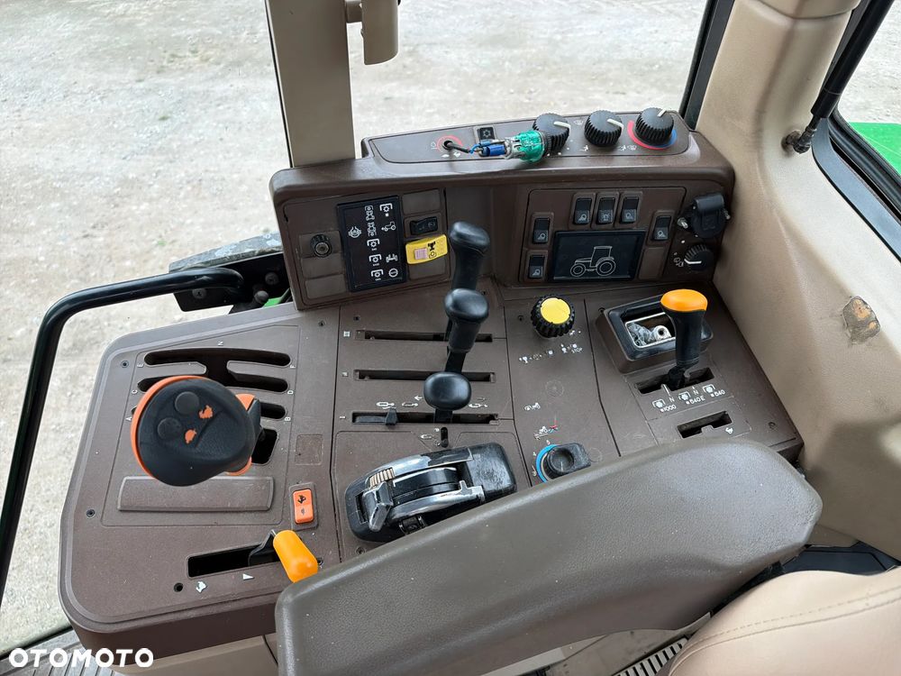 John Deere 6810 - 9