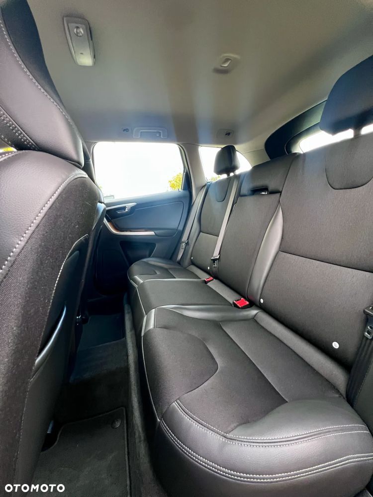 Volvo XC 60 D4 AWD Geartronic Summum - 18