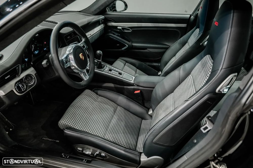 Porsche 911 (991) Carrera S 50 Anos - 19