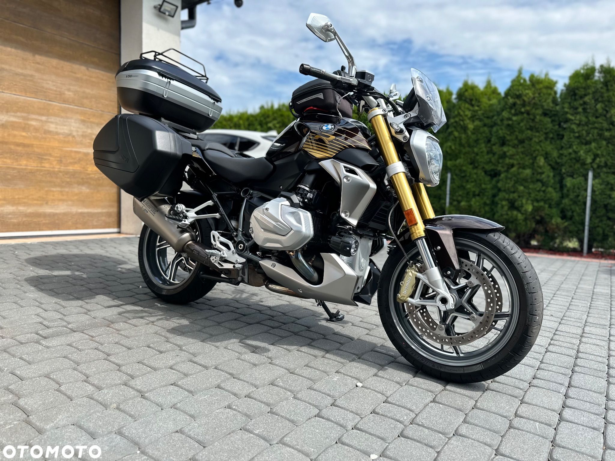 BMW R - 1