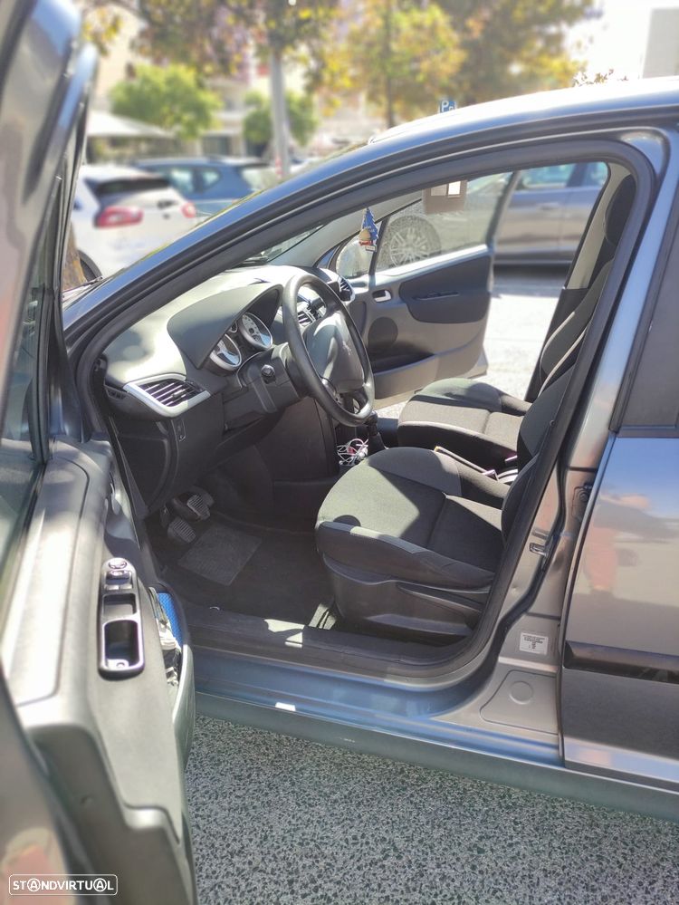 Peugeot 207 - 7