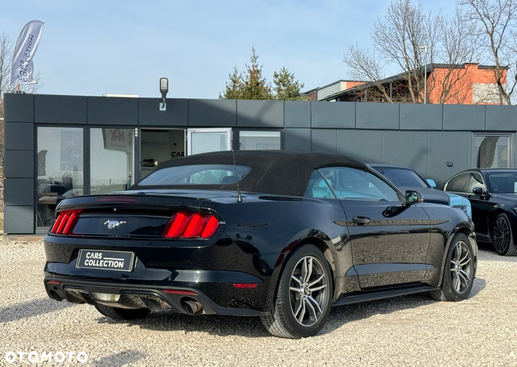 Ford Mustang - 4
