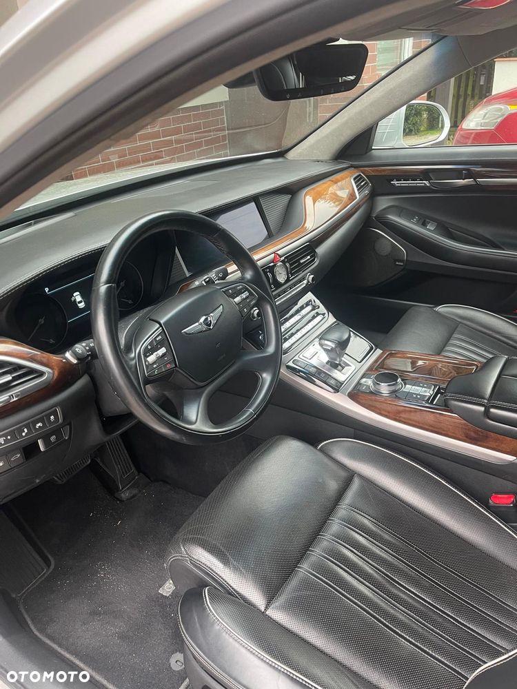 Genesis G90 - 31