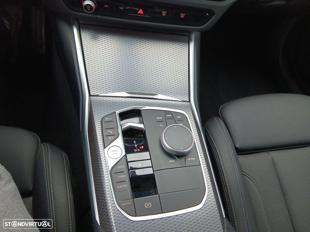 BMW 330 e Pack Desportivo M Auto - 24