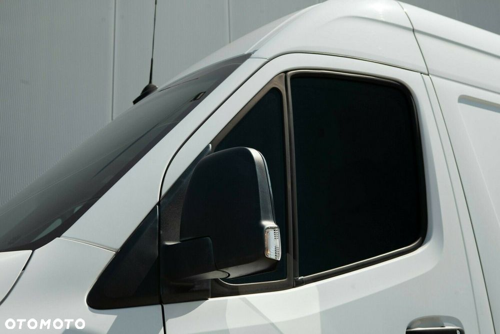 Mercedes-Benz Sprinter - 12