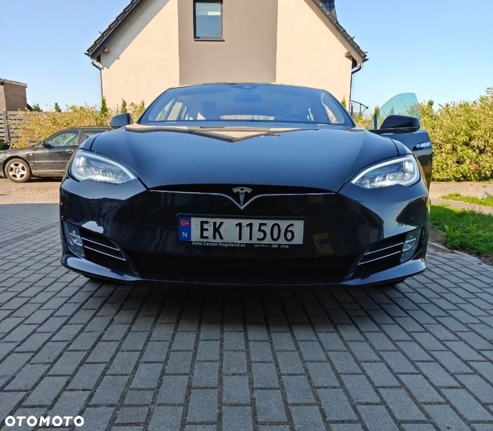 Tesla Model S - 1