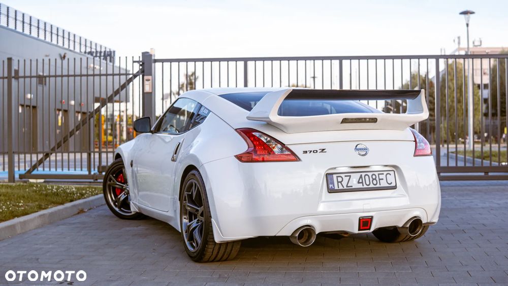 Nissan 370 Z Standard - 12