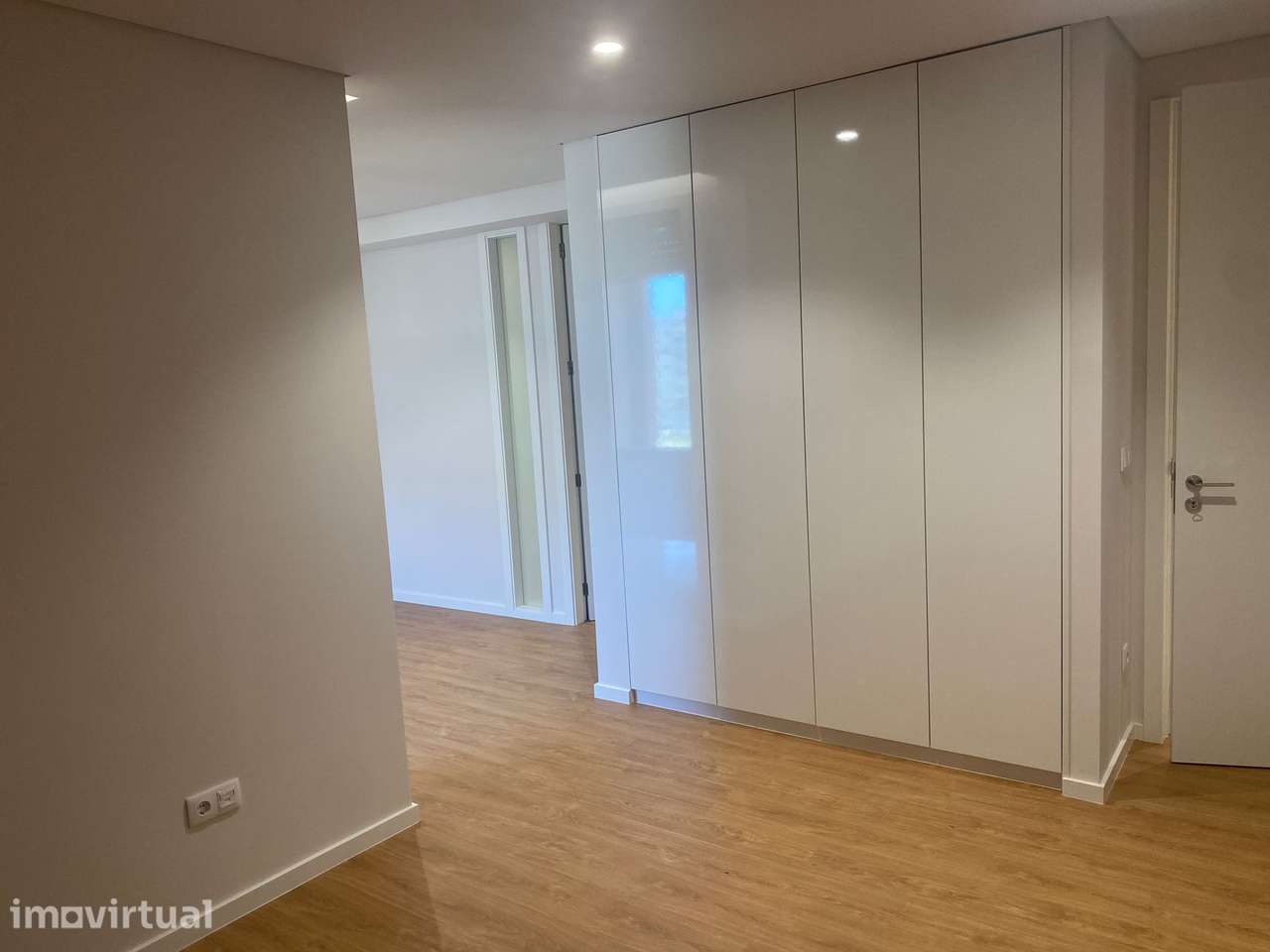 Apartamento T3+1 com 221m² totalmente remodelado – Centro de Barcelos - Grande imagem: 3/23