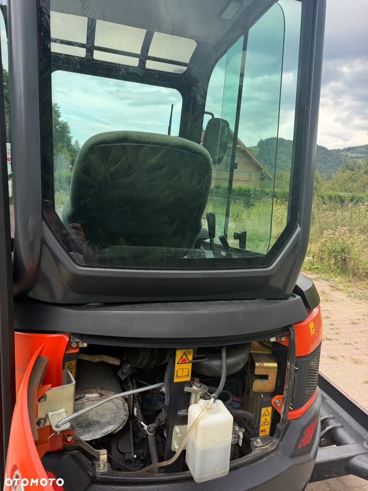 Kubota U27 Minikoparka koparka gąsienicowa 2.8 tony. jak Nówka sztuka z salonu! 2017 rok. 1570mtg. Przywieziona z Gospodarstwa Norweskiego! Zadbana Maszyna ani deka luzów i wycieków. Aktualna Dekra dokumentacja BMWT! Łyżka skarpowa uchylna Hydrauliczna! Szybka wolna jazda. Zamki na tłokach. Wersja Norweska!! OKAZJA Tanio - 13