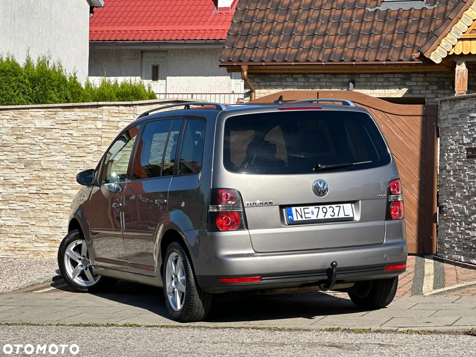 Volkswagen Touran - 12