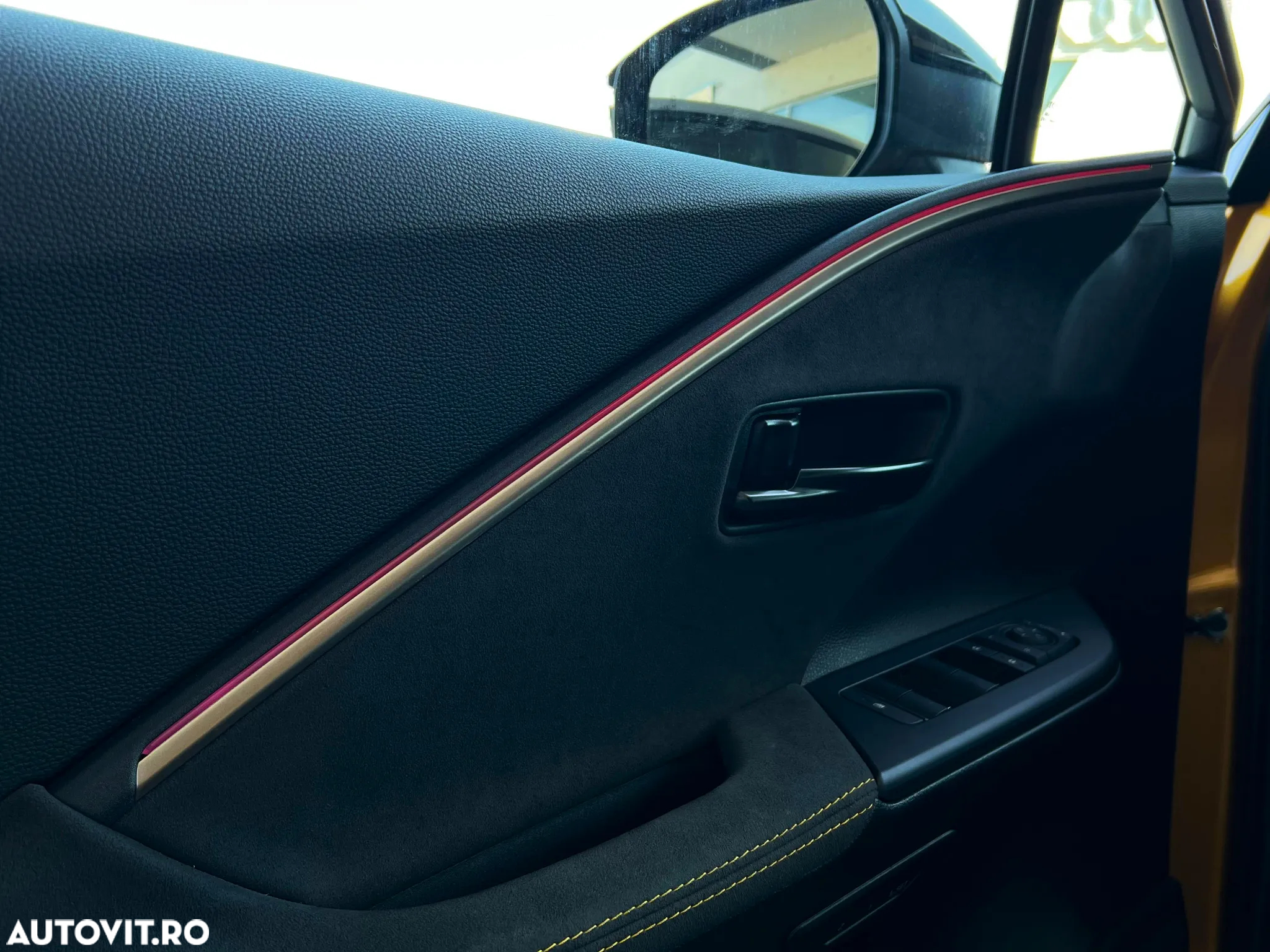 Toyota C-HR 2.0 PHEV 223 CP 4x2 CVT Premiere Edition - 26