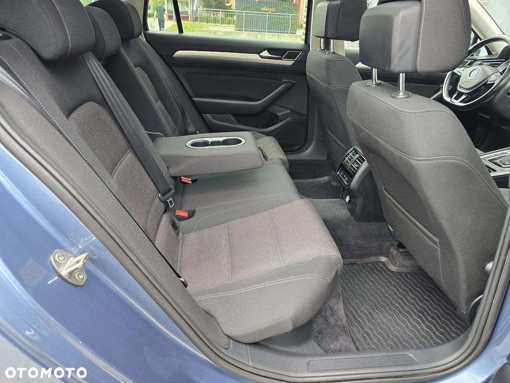 Volkswagen Passat 2.0 TDI SCR 4Motion DDG Highline - 22