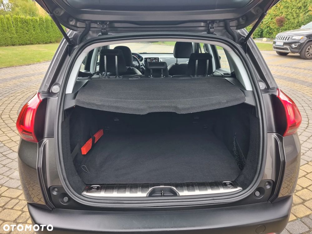 Peugeot 2008 1.2 Pure Tech Allure S&S - 24