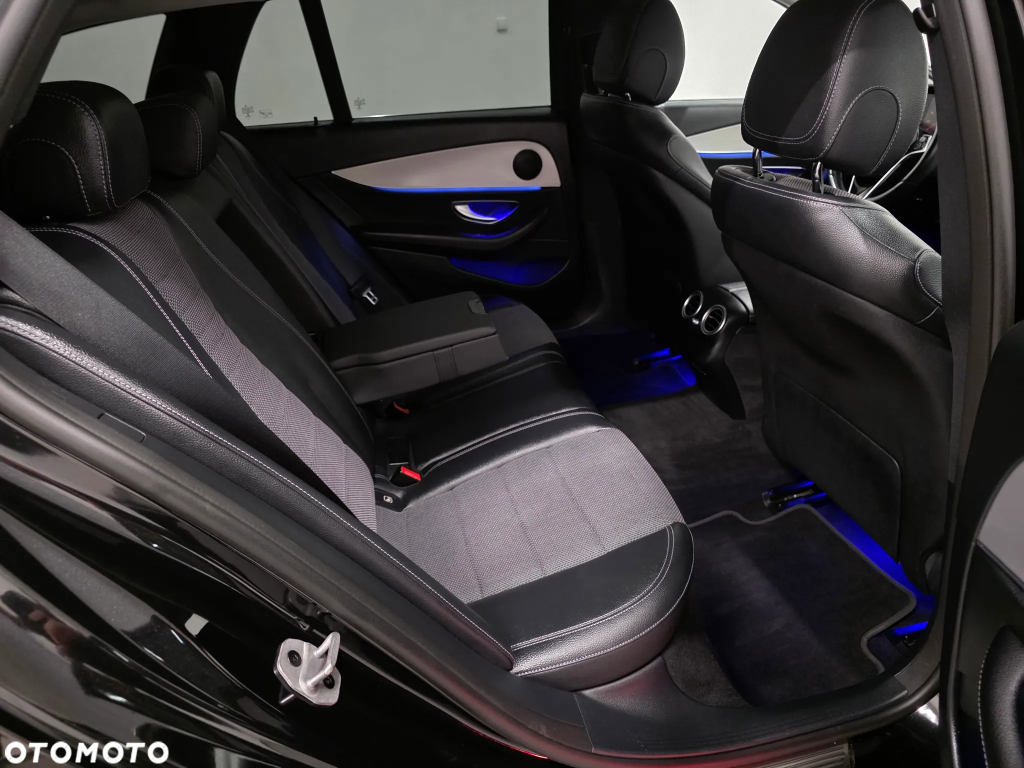 Mercedes-Benz Klasa E 220 d 4Matic 9G-TRONIC AMG Line - 20