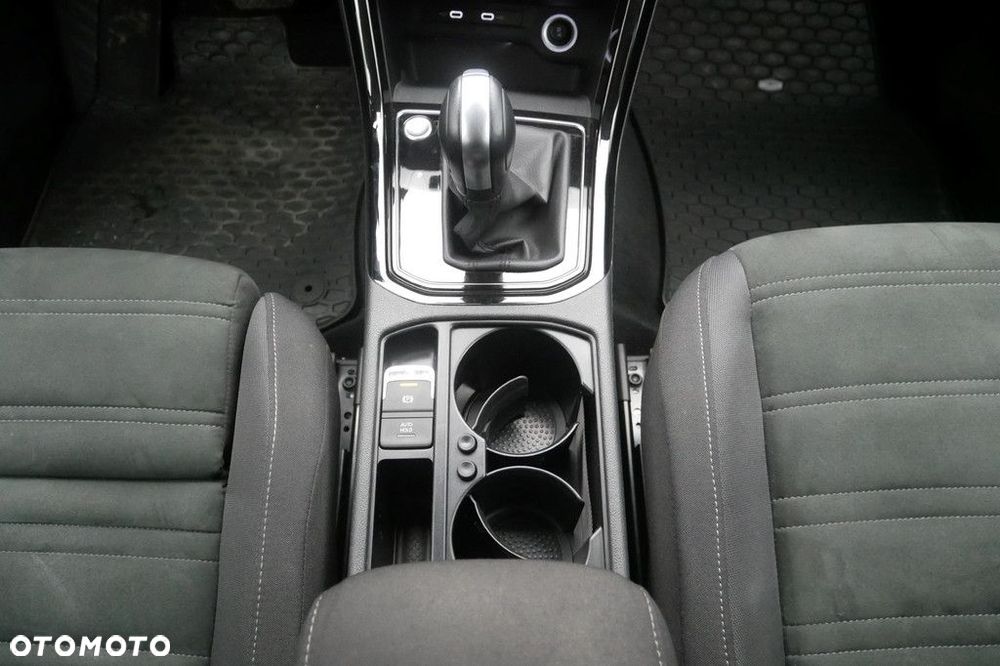 Volkswagen Touran - 11