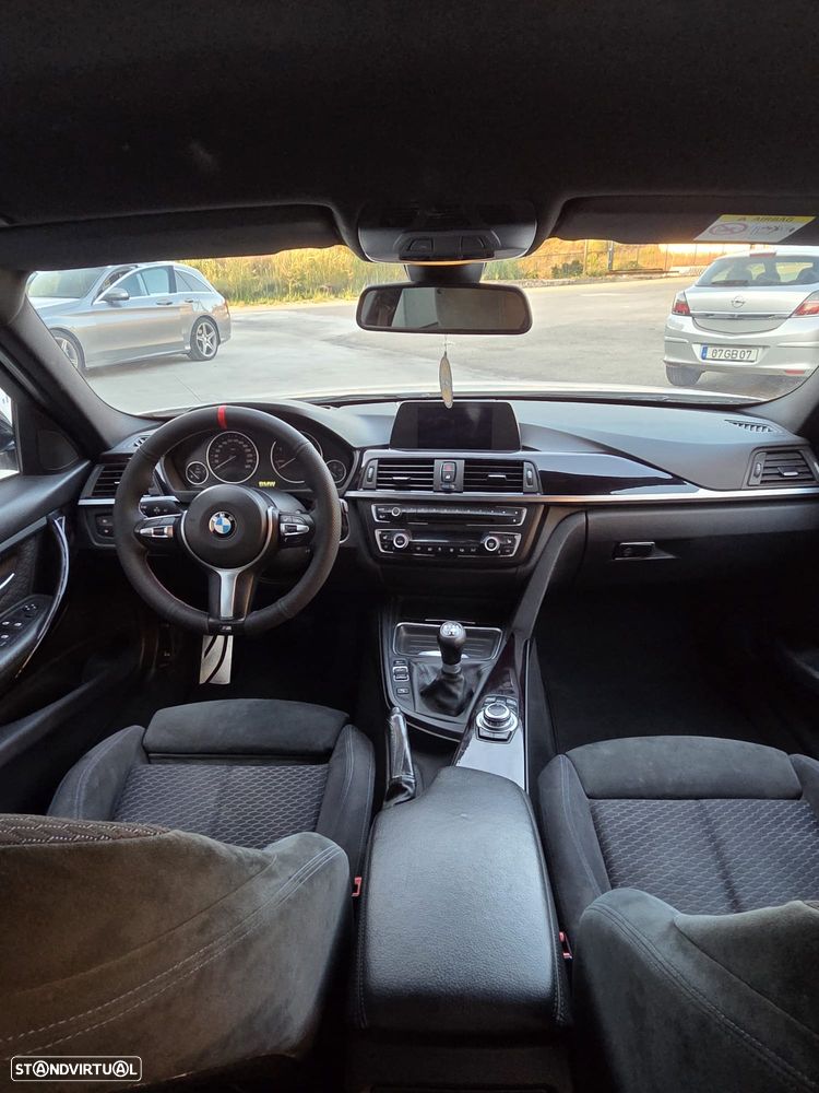 BMW 318 d Pack M - 16