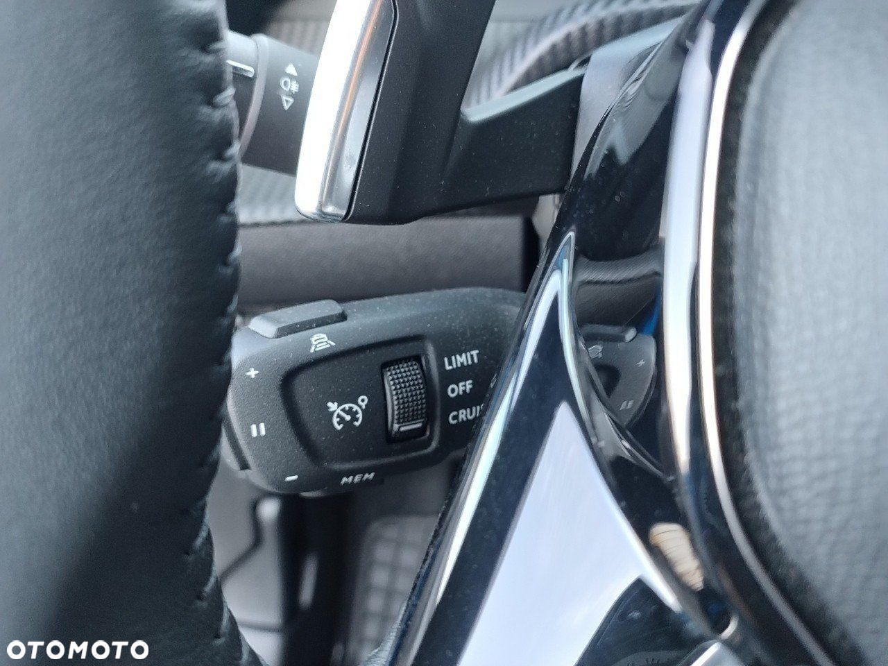 Peugeot 2008 1.2 PureTech Allure S&S EAT8 - 14