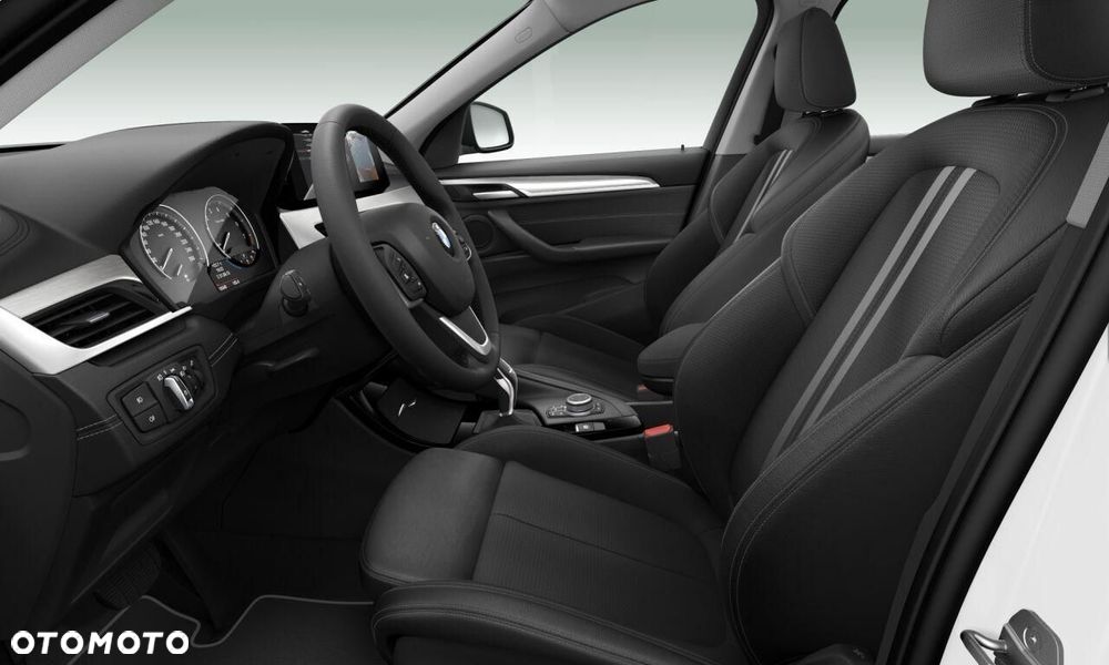 BMW X1 xDrive20i Sport Line - 3