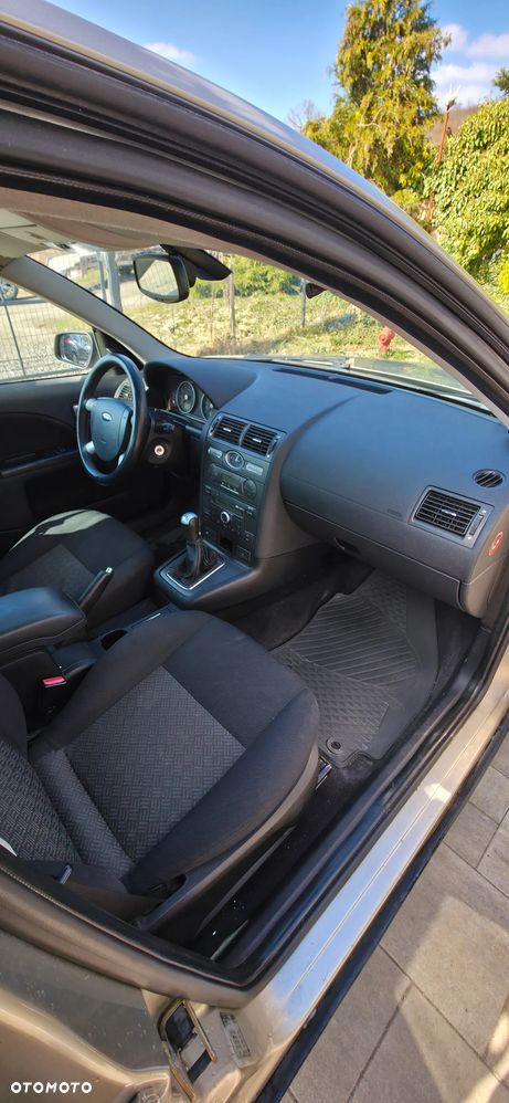 Ford Mondeo 1.8 Ambiente - 33