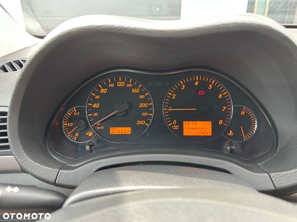 Toyota Avensis - 13