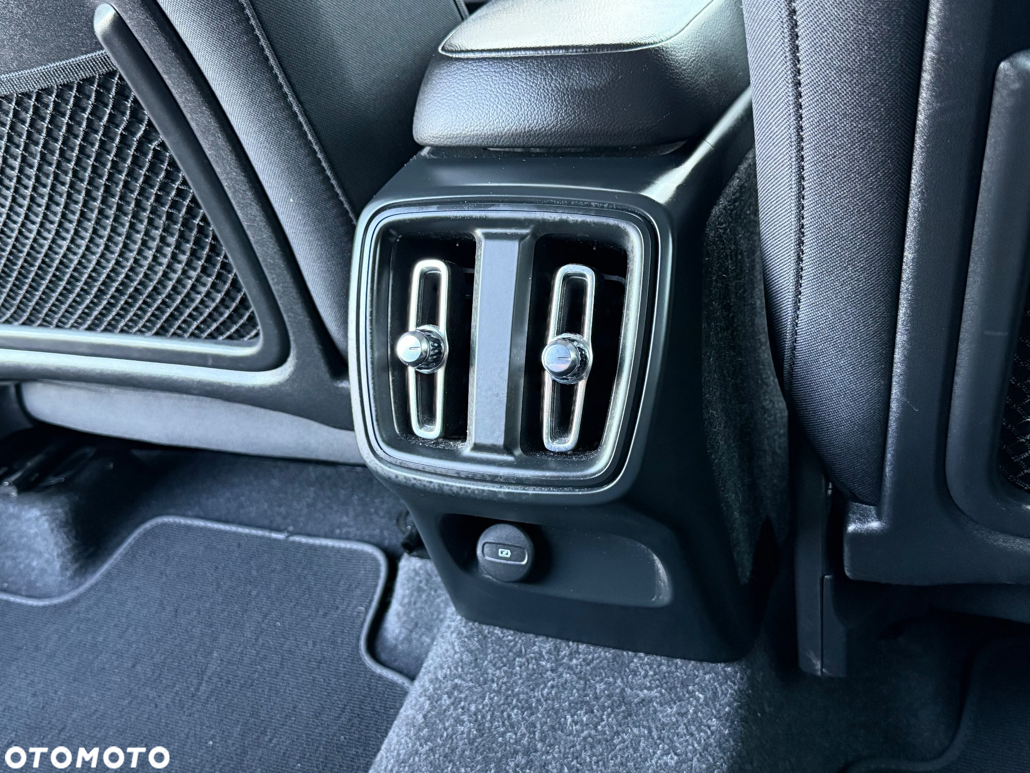 Volvo XC 40 T3 Geartronic Momentum Pro - 33