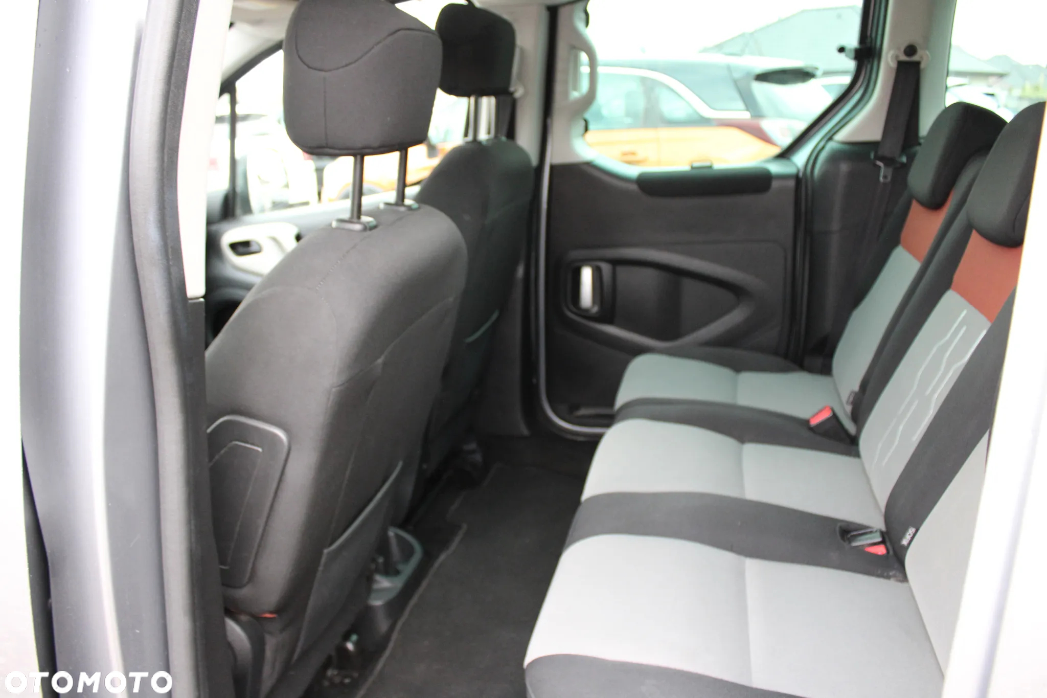 Peugeot Partner 1.6 BlueHDi Outdoor S&S - 19