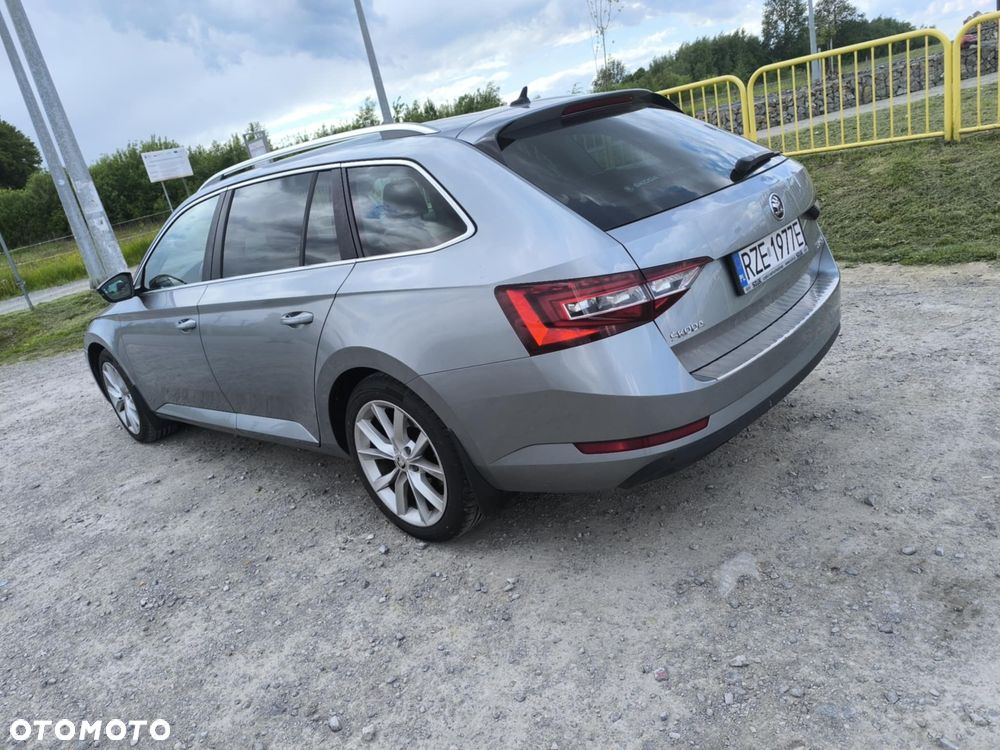 Skoda Superb 2.0 TDI Ambition DSG - 5