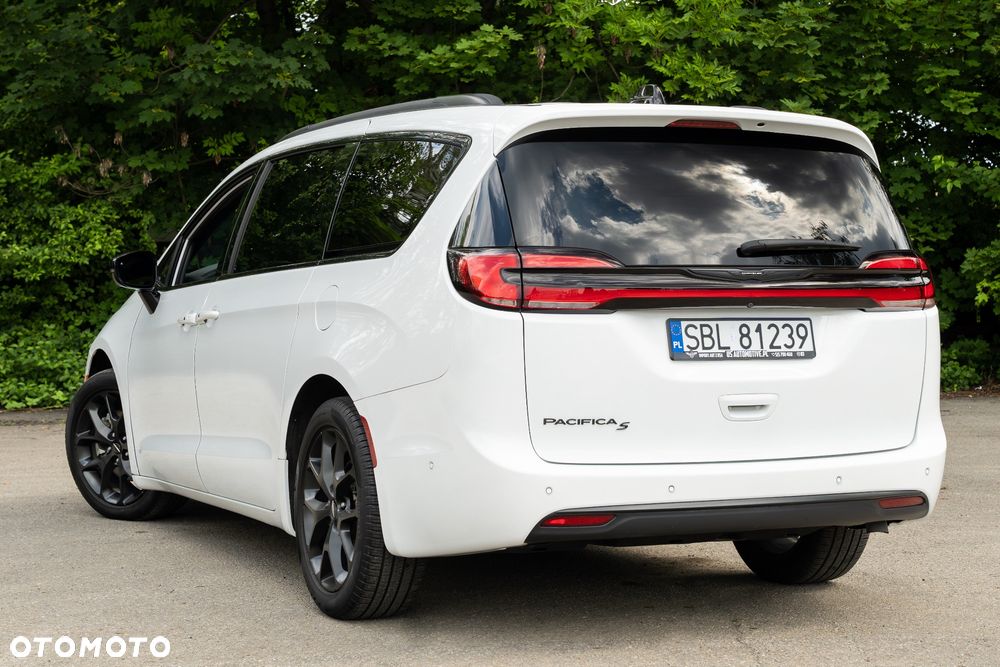 Chrysler Pacifica - 12