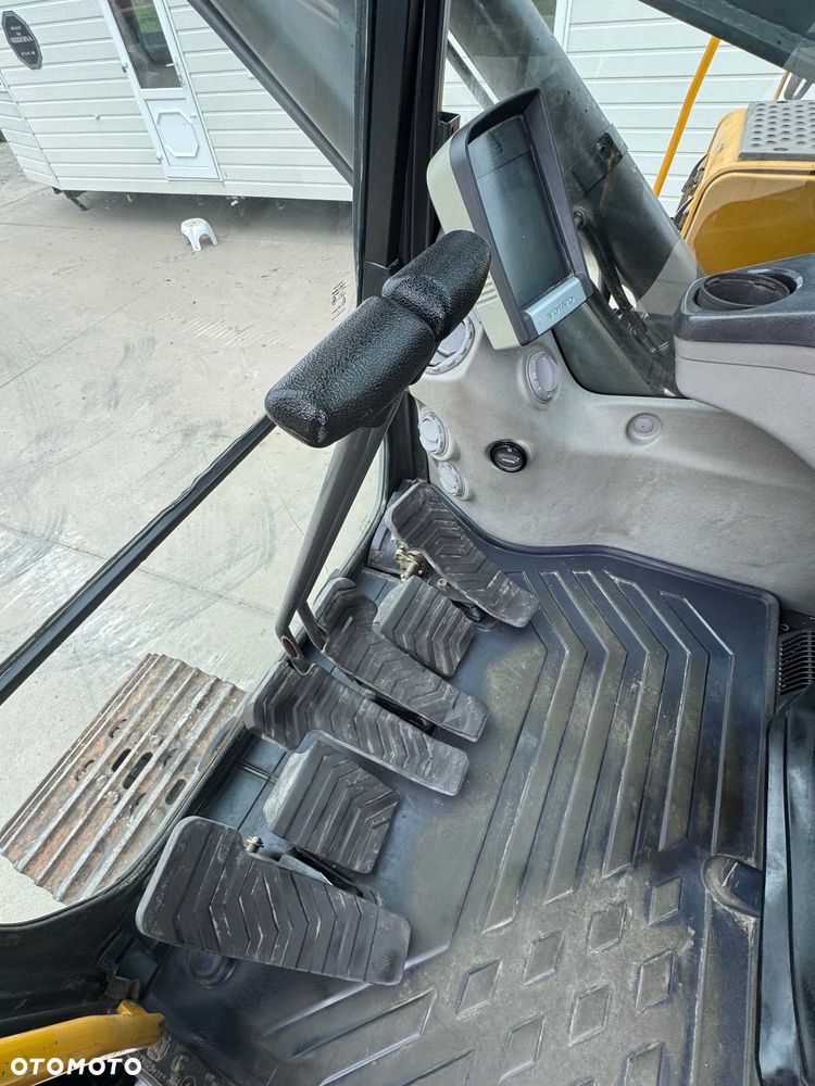 Volvo EC 240 CNL - 29
