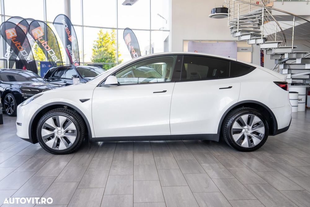 Tesla Model Y Long Range Dual Motor AWD - 10