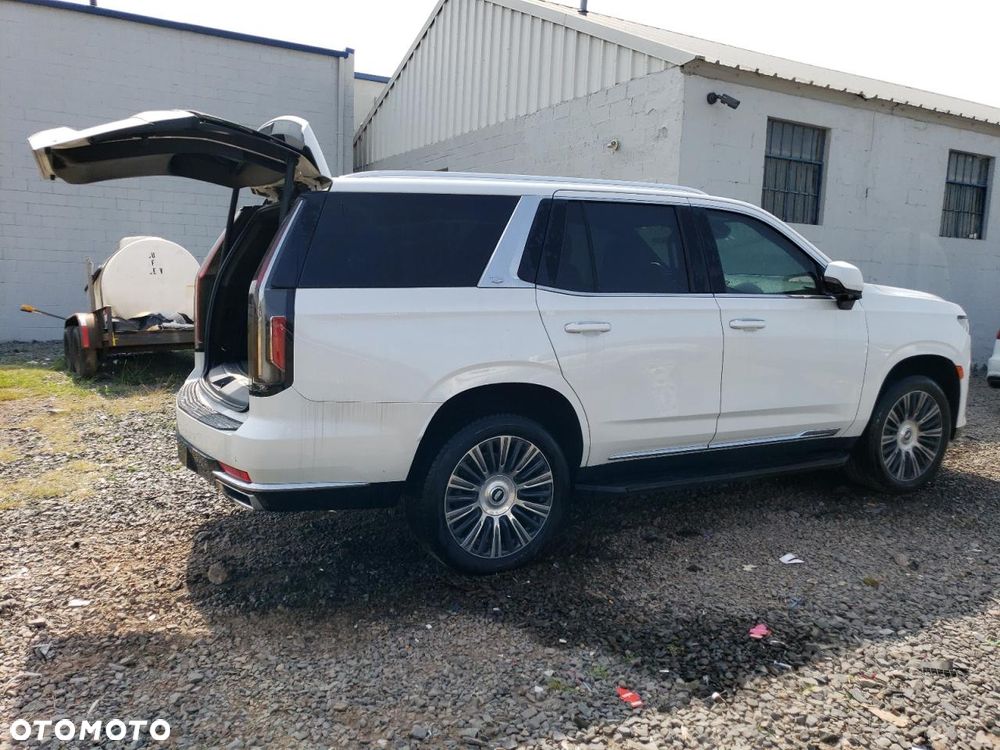 Cadillac Escalade - 4