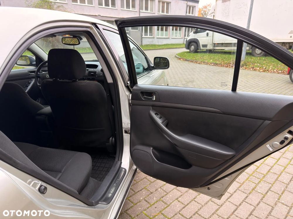 Toyota Avensis - 15