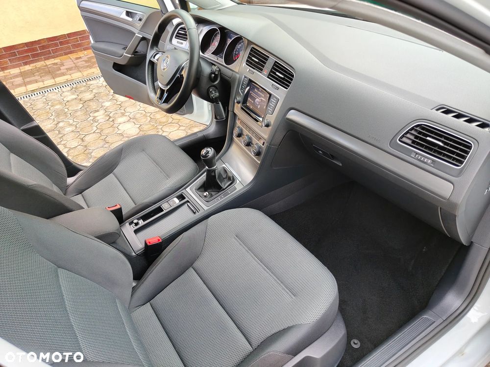 Volkswagen Golf - 23