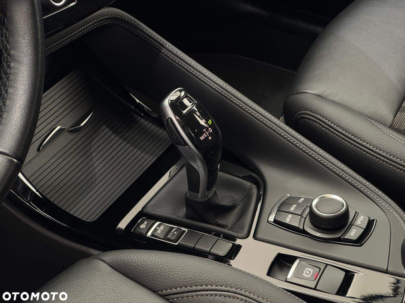 BMW X1 sDrive18i xLine - 9